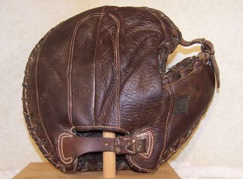 A.J. Reach 4A Double Buckle Basemitt 1921 Back